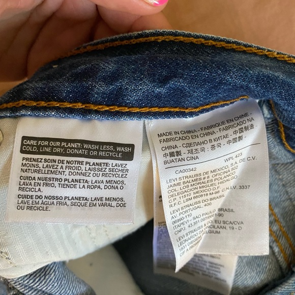 Levi’s cut off denim shorts - Picture 6 of 10